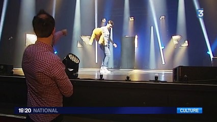 Le triomphe de Jeff Panacloc, un jeune humoriste ventriloque