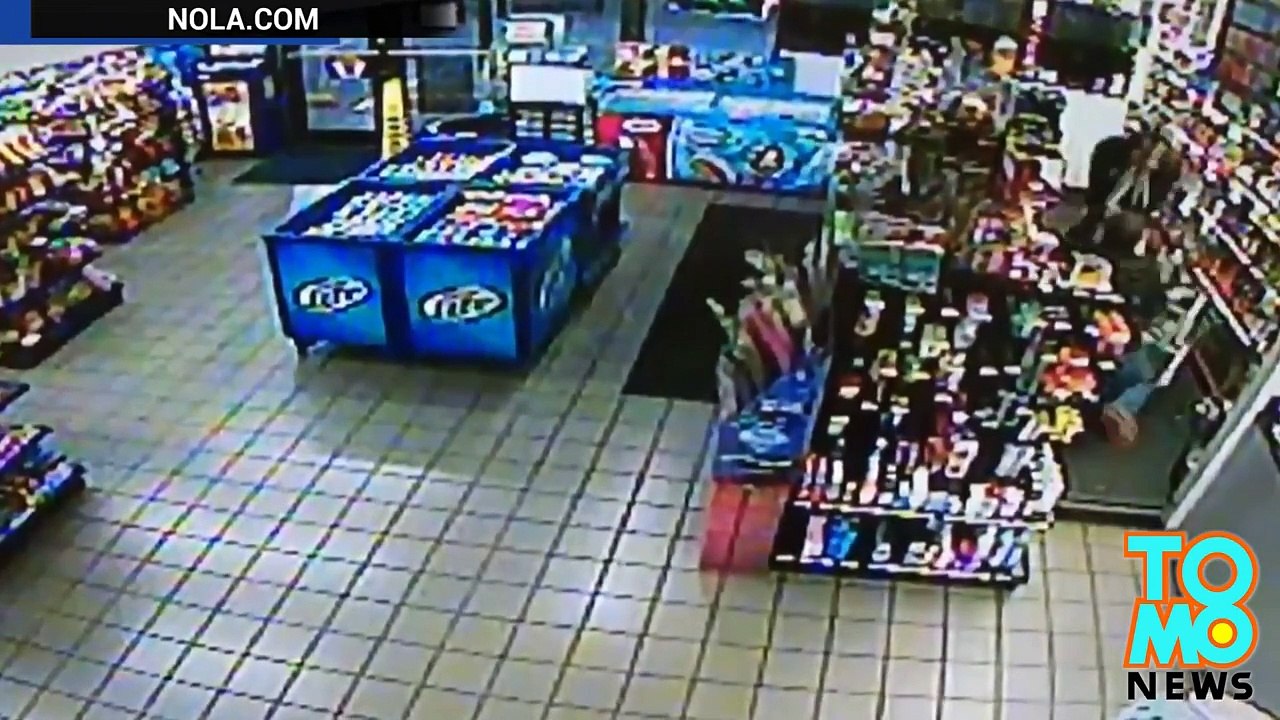 موظف من تيو أورليانز ينتزع سلاح من لص