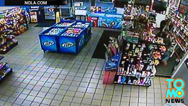 موظف من تيو أورليانز ينتزع سلاح من لص