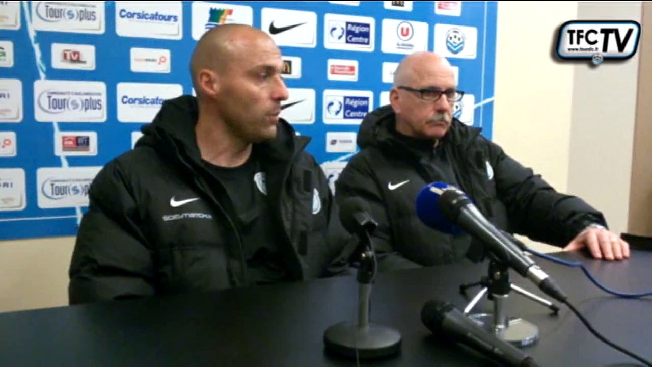 "Obligés de se satisfaire de ce point" (A. Dujeux)