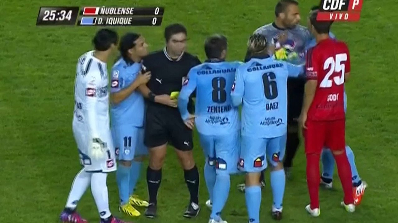 Chile: Schiri verpasst Prügelei nach Gelb-Rot