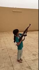hija arabia saudi dispara ak 47 y casi mata a su padre