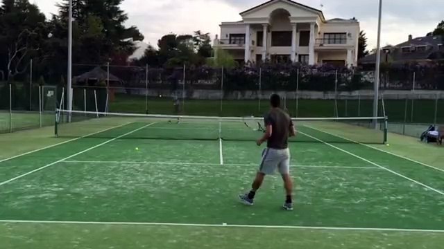 Real Madrid: James Rodríguez se divirtió jugando tenis (VIDEO)