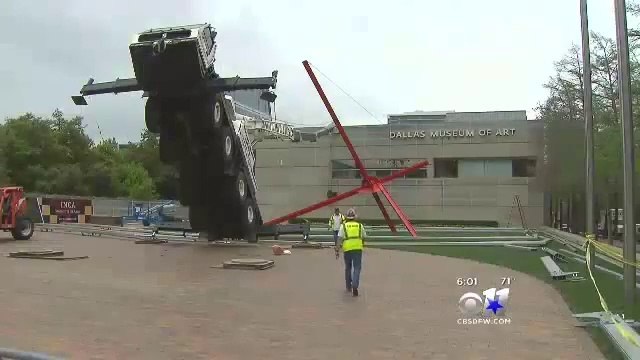 Violent crane FAIL : Toppled boom crane truck mistaken for sculpture outside Dallas museum