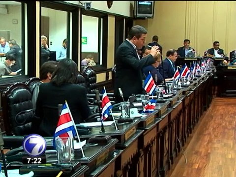 Gobierno abre debate en Congreso sobre legalización de marihuana medicinal