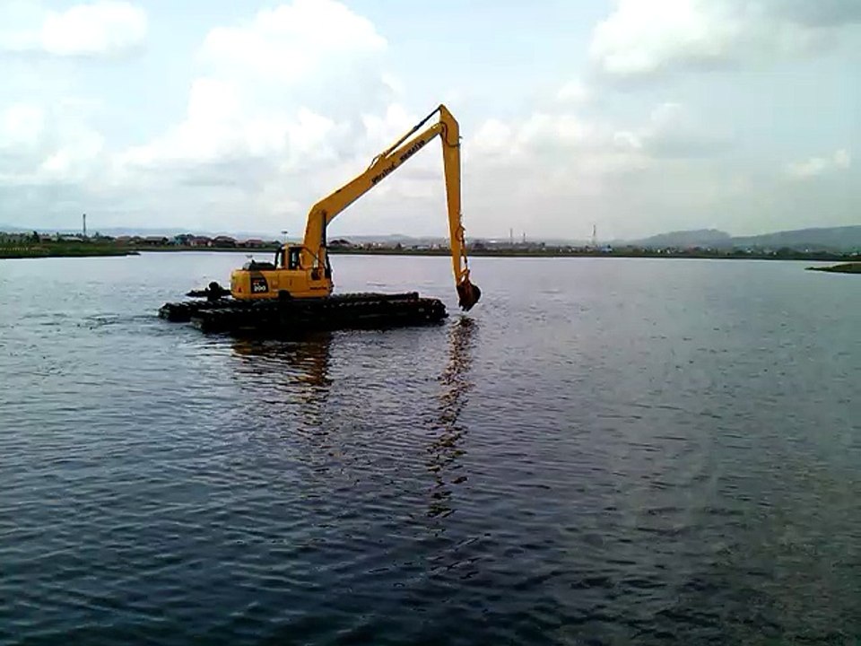 ULTRATREX FLOATING AMPHIBIOUS   EXCAVATOR SWAMP BACKHOE komatsu PC200-8 SLF di Sangatta Kalimantan Timur (part 3)