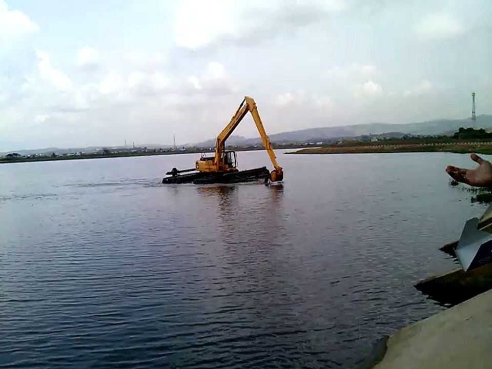 ULTRATREX FLOATING AMPHIBIOUS   EXCAVATOR SWAMP BACKHOE komatsu PC200-8 SLF di Sangatta Kalimantan Timur (part 4)