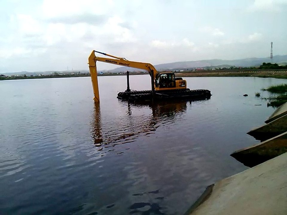 ULTRATREX FLOATING AMPHIBIOUS   EXCAVATOR SWAMP BACKHOE komatsu PC200-8 SLF di Sangatta Kalimantan Timur (part 5)