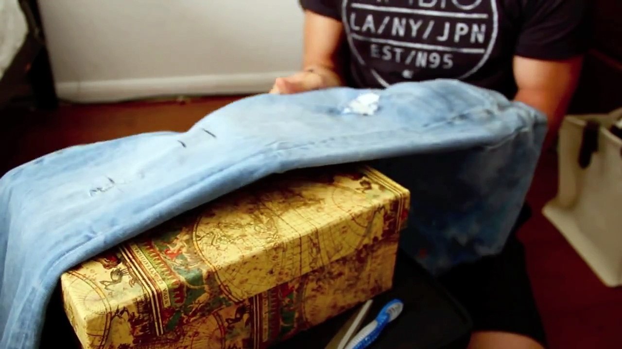 HOW TO: DISTRESSED DENIM JEANS (EASY) | DIY TUTORIAL | JAIRWOO