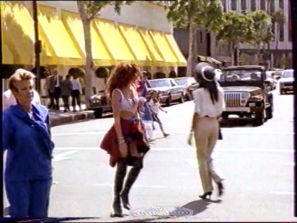 [staroetv.su] Красотка (Первый канал, 29.12.2002) Анонс