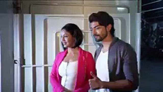 GURMEET SINGH & MAHESH BHATT @ SCREENING OF MOVIE MR X.mp4