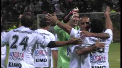 Maradona mete un gol por la paz en Colombia