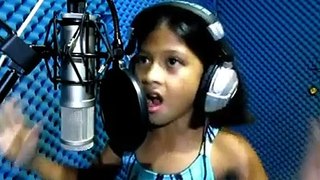Incredible child Girl singing