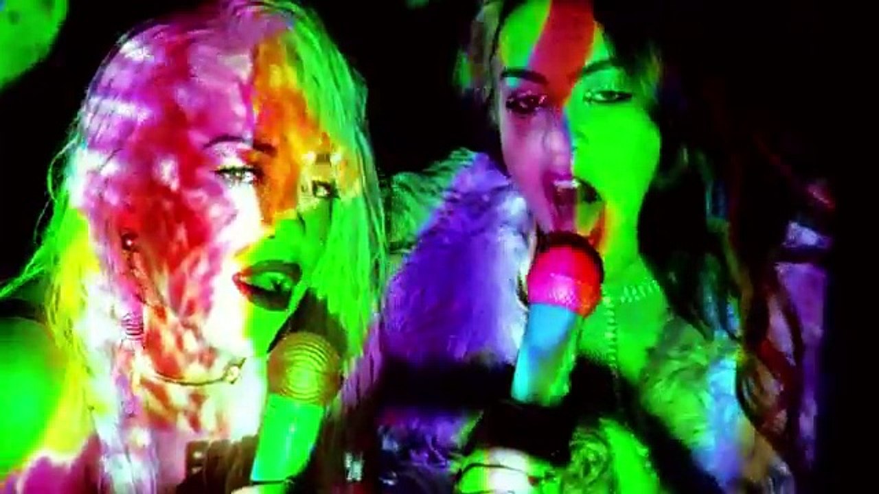 Charli XCX - Doing It ft.Rita Ora [Official Video]