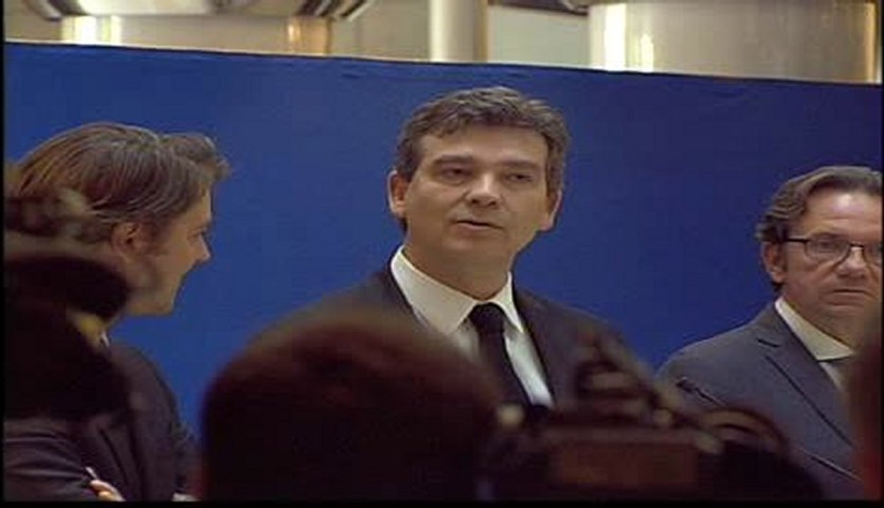 Archive - Passation de pouvoirs entre François Baroin et Arnaud Montebourg