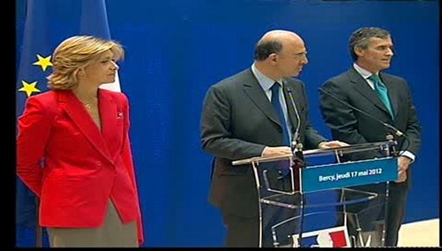Archive - Passation de pouvoirs entre Valérie Pécresse et Pierre Moscovici, accompagné de Jérôme Cahuzac