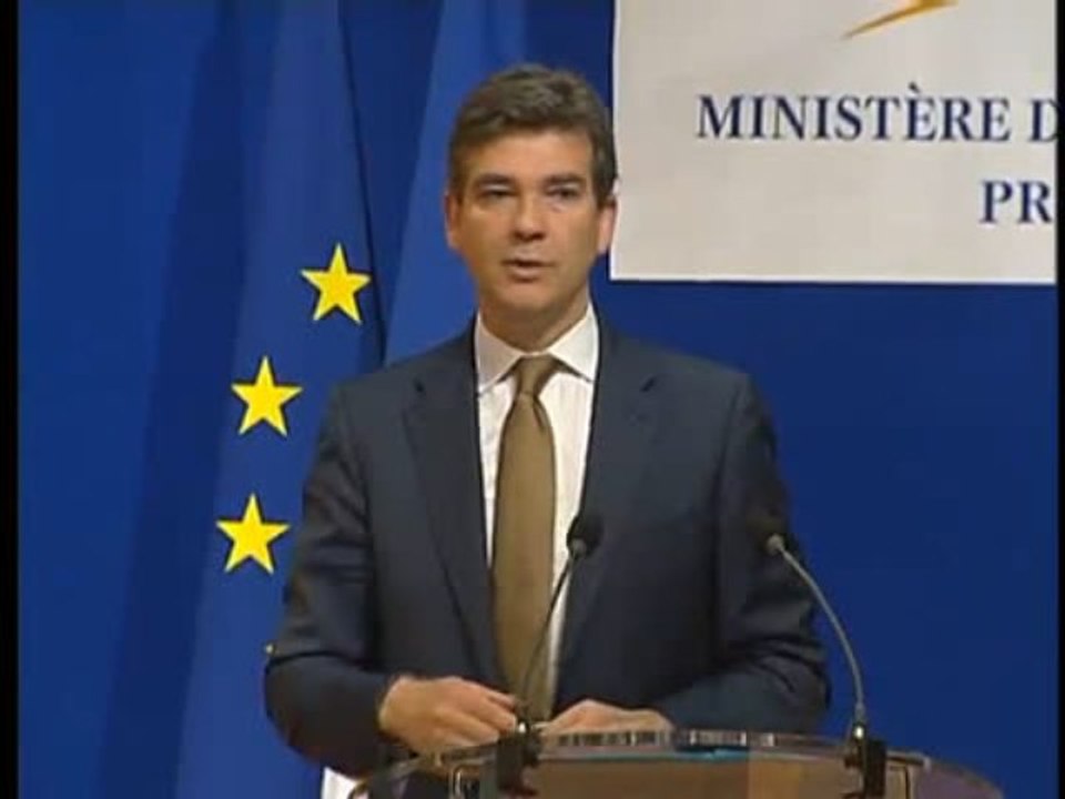 Archive - Présentation des 22 commissaires au redressement productif par Arnaud Montebourg