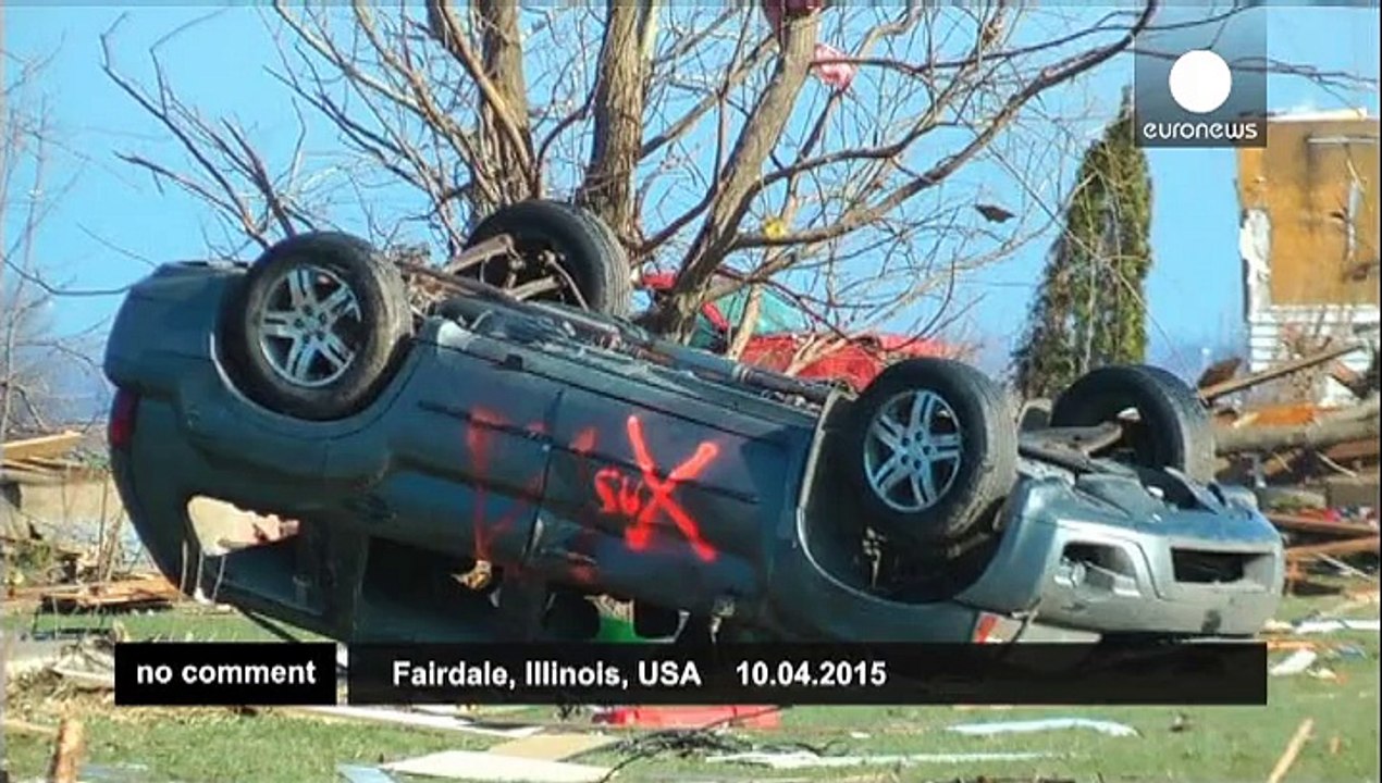 Heavy tornado hits Illinois