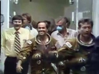 Space Shuttle Hoax -Astronauts Secretly Exit Space Shuttles At Launch