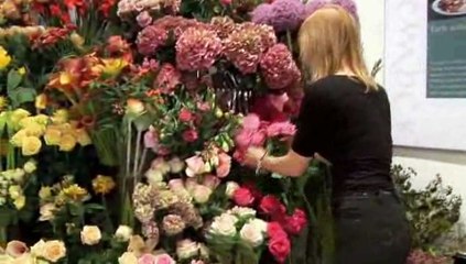 How To Arrange Wedding Flowers