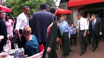 Barack Obama goes to Five Guys : One Burger, One color