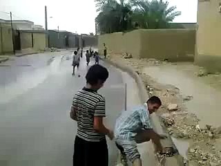 Su Kanalından sörf Yapan Yavrucaklar