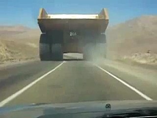 Yola Sığmayan Dev Kamyon