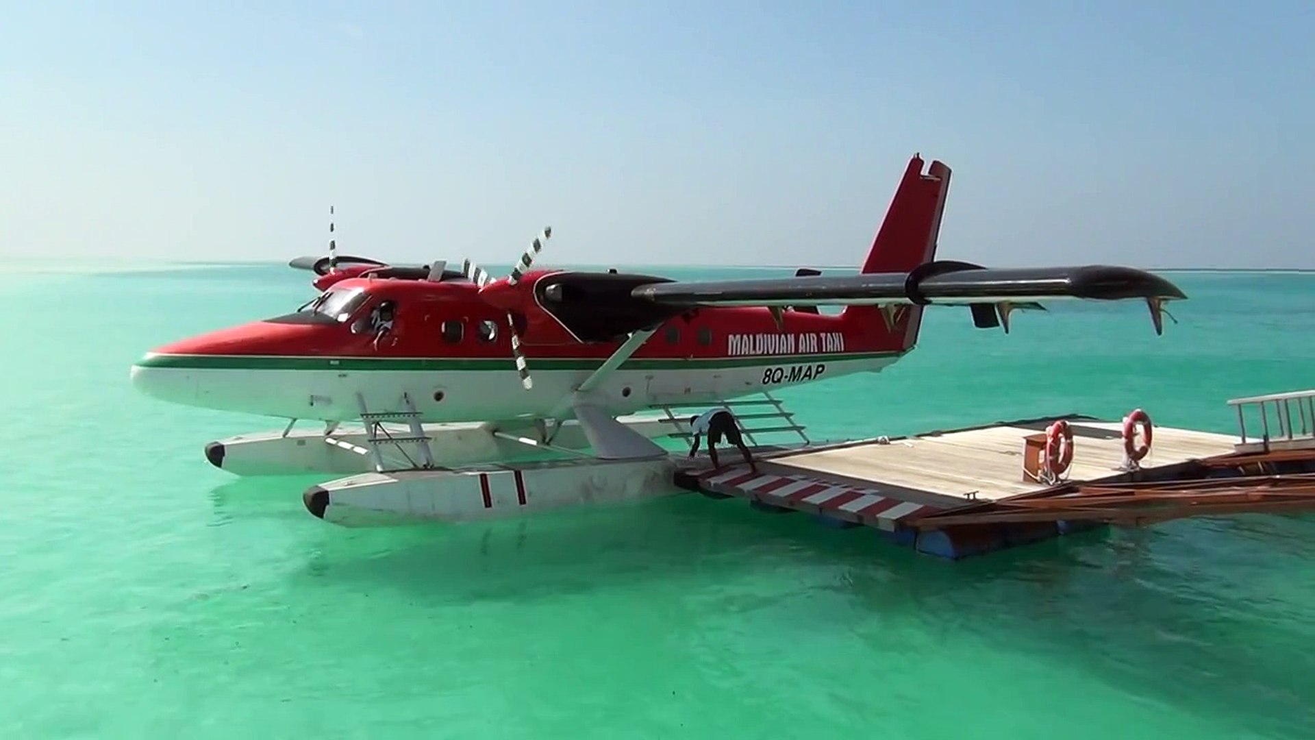 Maldivian air taxi Twin Otter takeoff