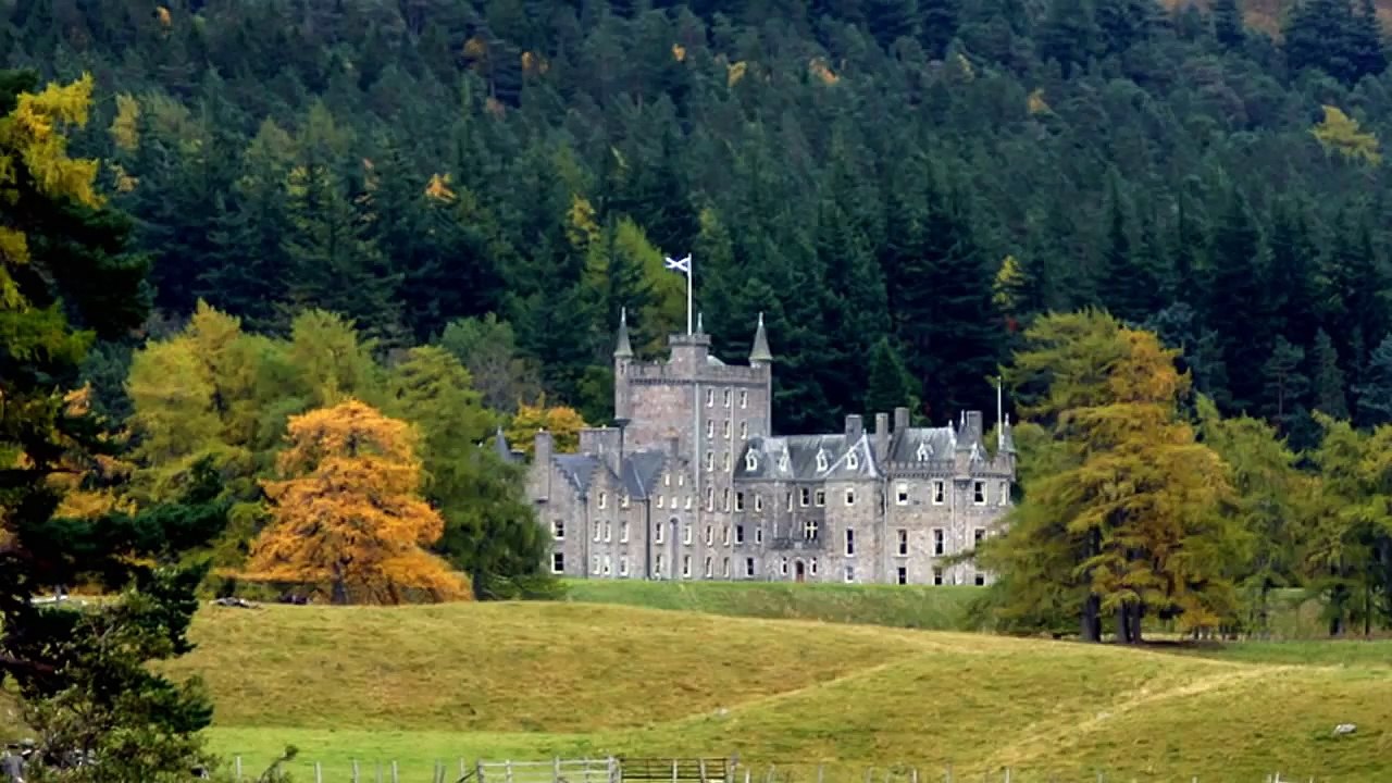 SCOTLAND THE BRAVE ~ PIPES & DRUMS ~ ( HD )