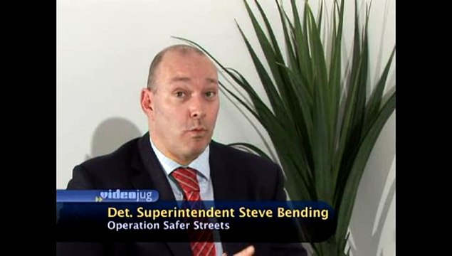 What can men do to avoid scaring women walking on the street at night?: Safety On The Streets