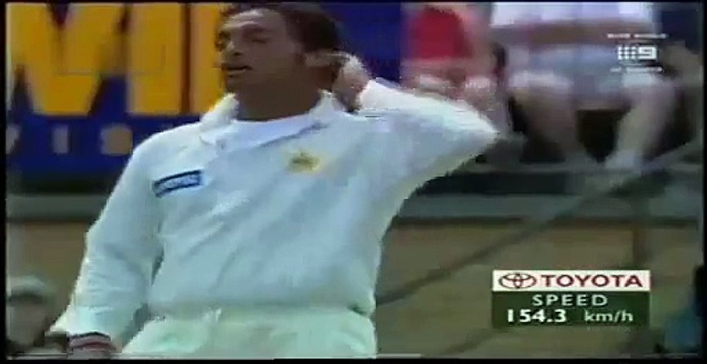 Shoaib Akhter Broken Hand Aus Batsman