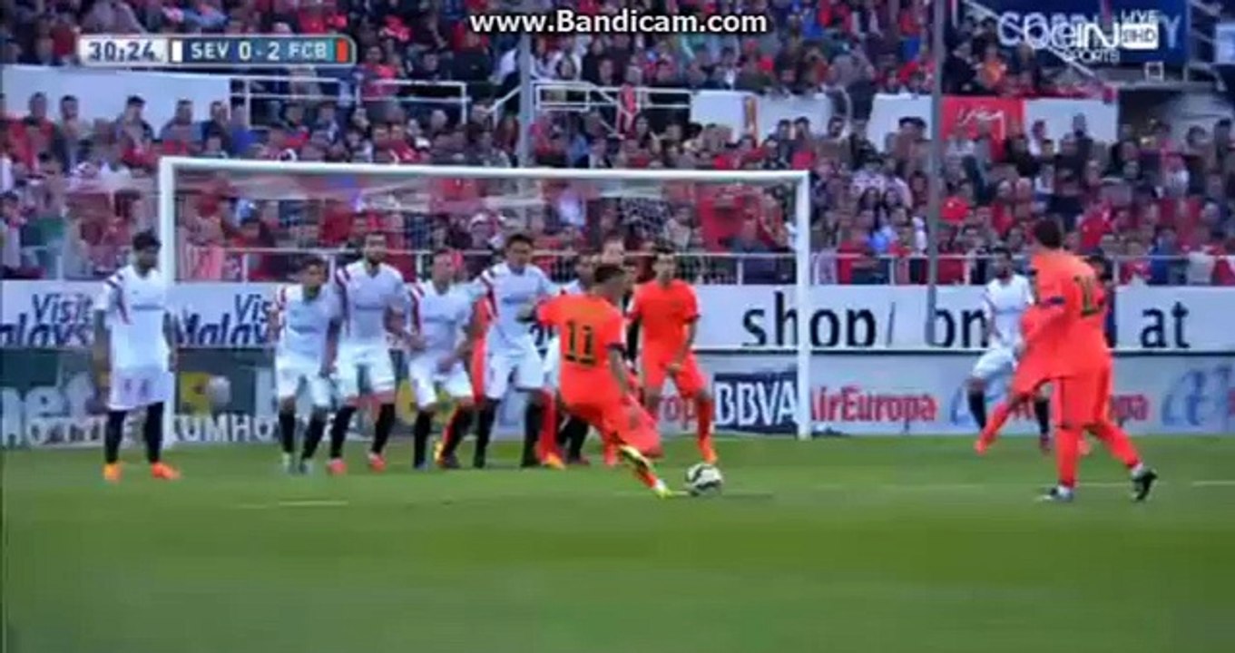 Magnifique coup franc de Neymar (Barcelone - FC Seville 2-2)