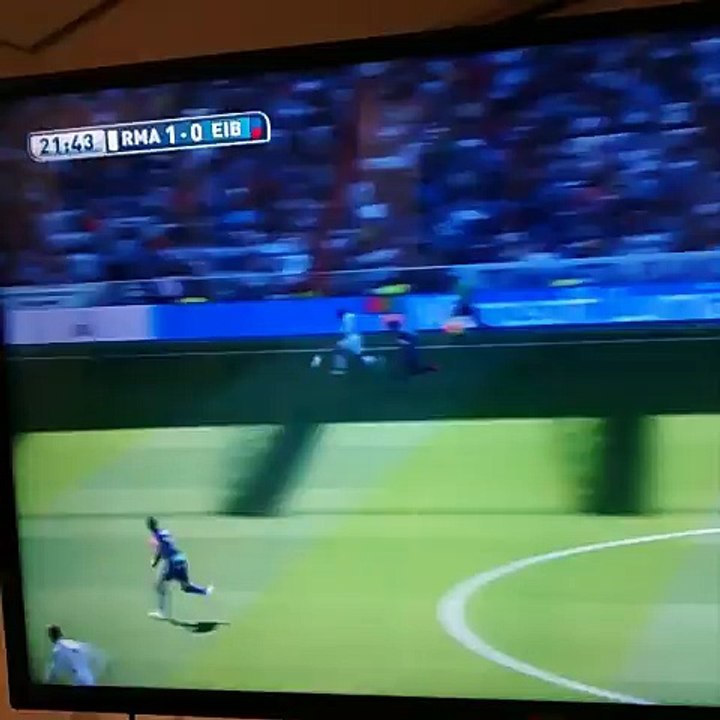 'Chicharito' Hernández dejó sin arquero a Cristiano Ronaldo pero… ¡'CR7' se la falló!