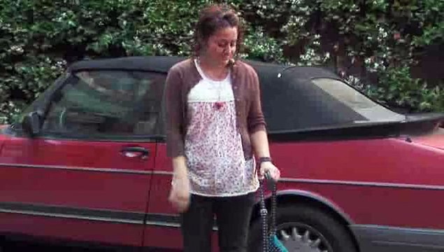 How should I carry my bag to avoid a predator?: Street Crime Prevention