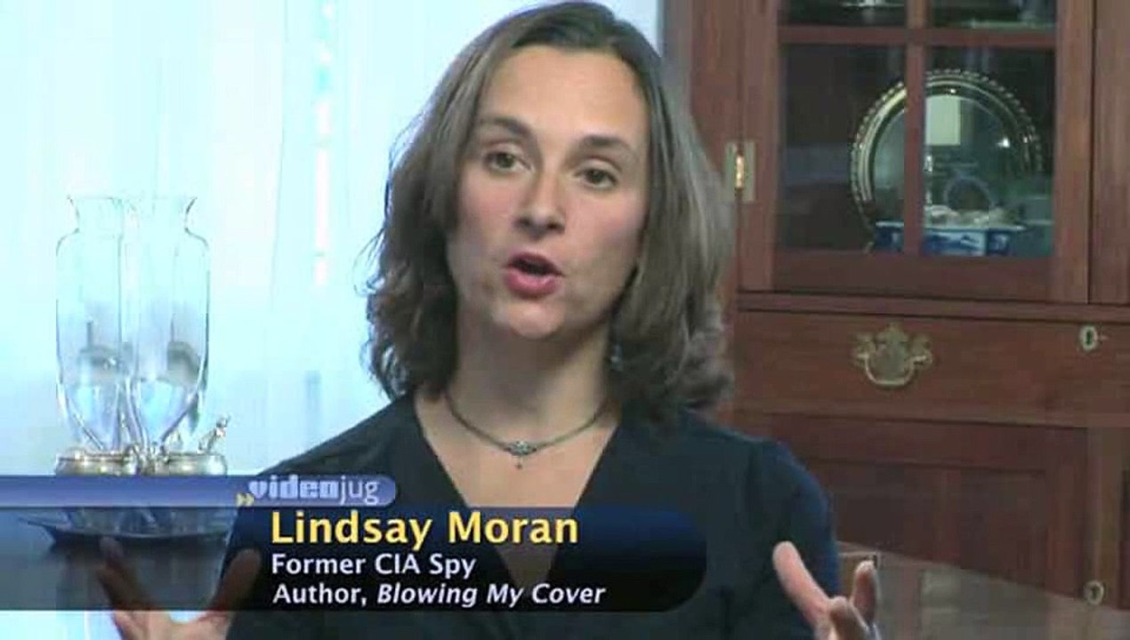 How is the agent recruitment training conducted?: Recruiting CIA Agents