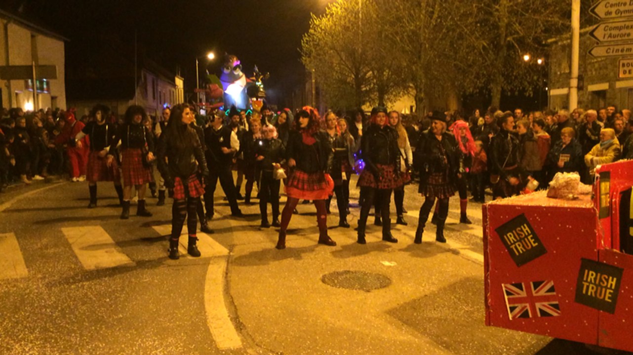 Carnaval des Gais Lurons. La fête bat son plein pour le défilé de nuit