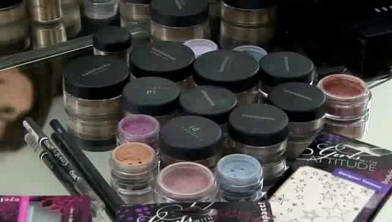How To Do Selena Gomez Makeup