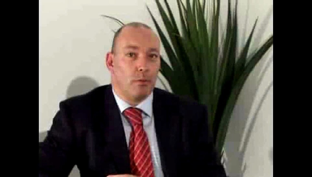 How can I stay safe while waiting for a night bus?: How To Stay Safe Whilst Waiting For The Night Bus