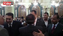 جمال وعلاء مبارك يشاركان بعزاء والدة مصطفى بكرى بمسجد عمر مكرم