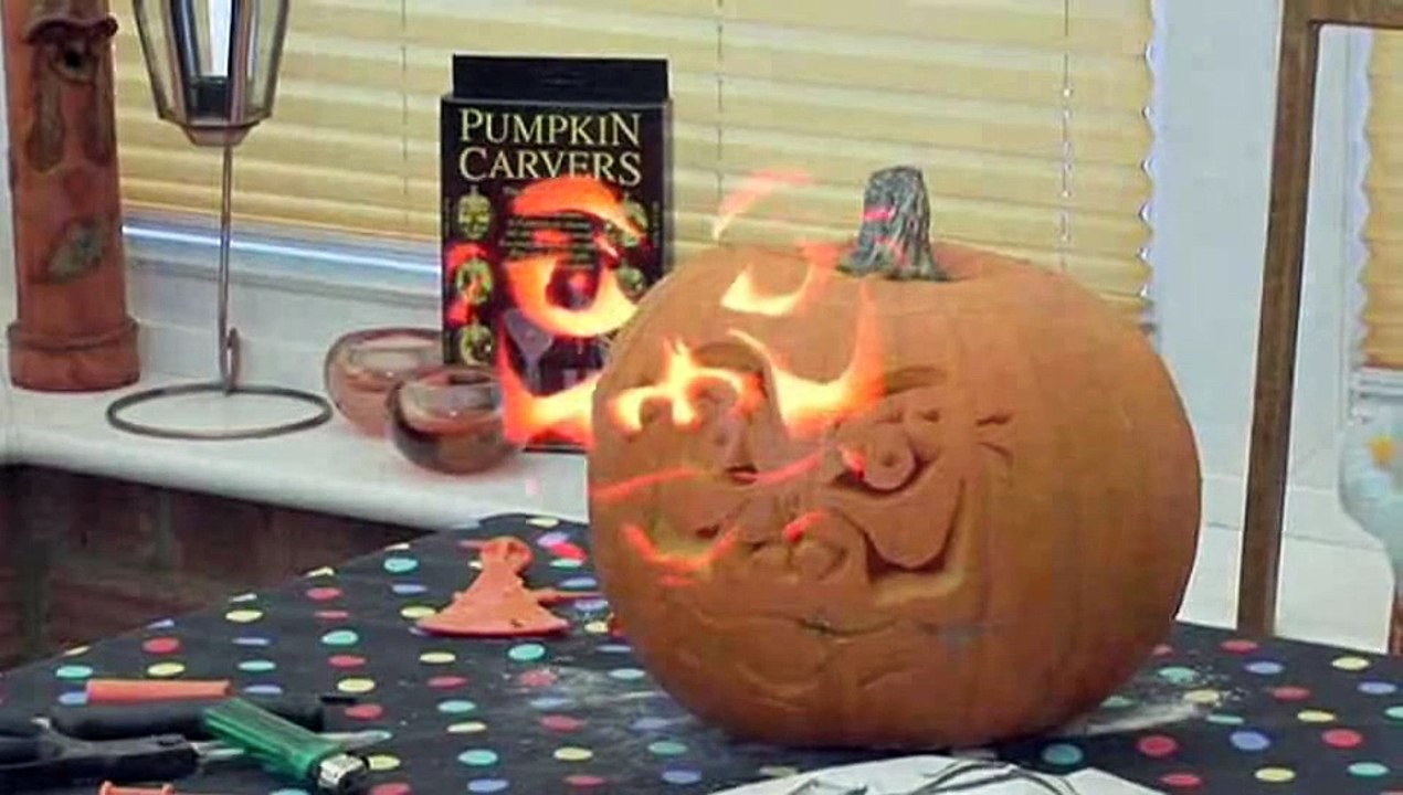 How To Traditionally Make A Pumpkin Lantern Face