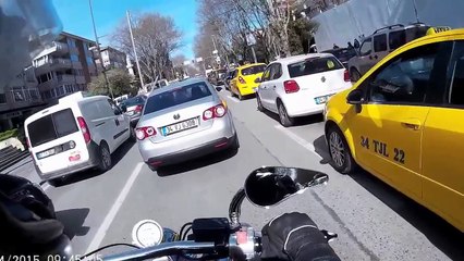 O telefonu bırak elinden valla kırarım aynanı