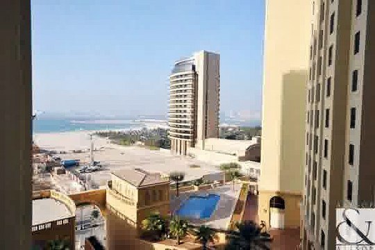 Sea views from this three bedroom plus maids apartment situated in Murjan 3 of JBR.