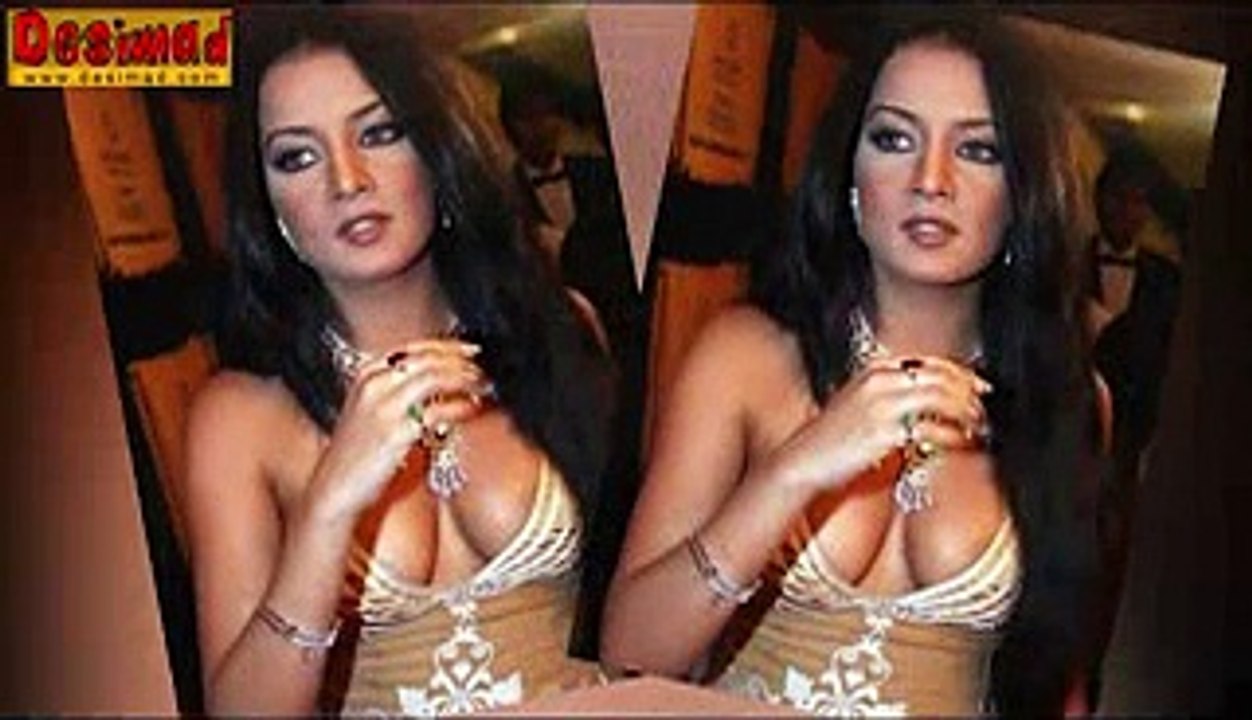 Bollywood Actresses SHOCKING WARDROBE MALFUNCTIONS   Oops Moments.3gp