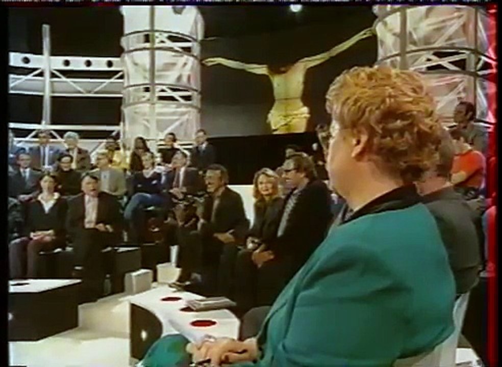 Jean-Pierre Mocky énervé, insulte un curé, Clash !!!