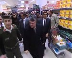 الملك عبدالله يقوم بزيارة مفاجئة لأسواق السلام في عمان