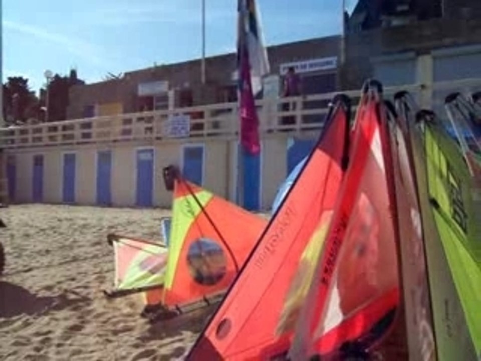 Dinard la  plage de saint enogat vue du windschool