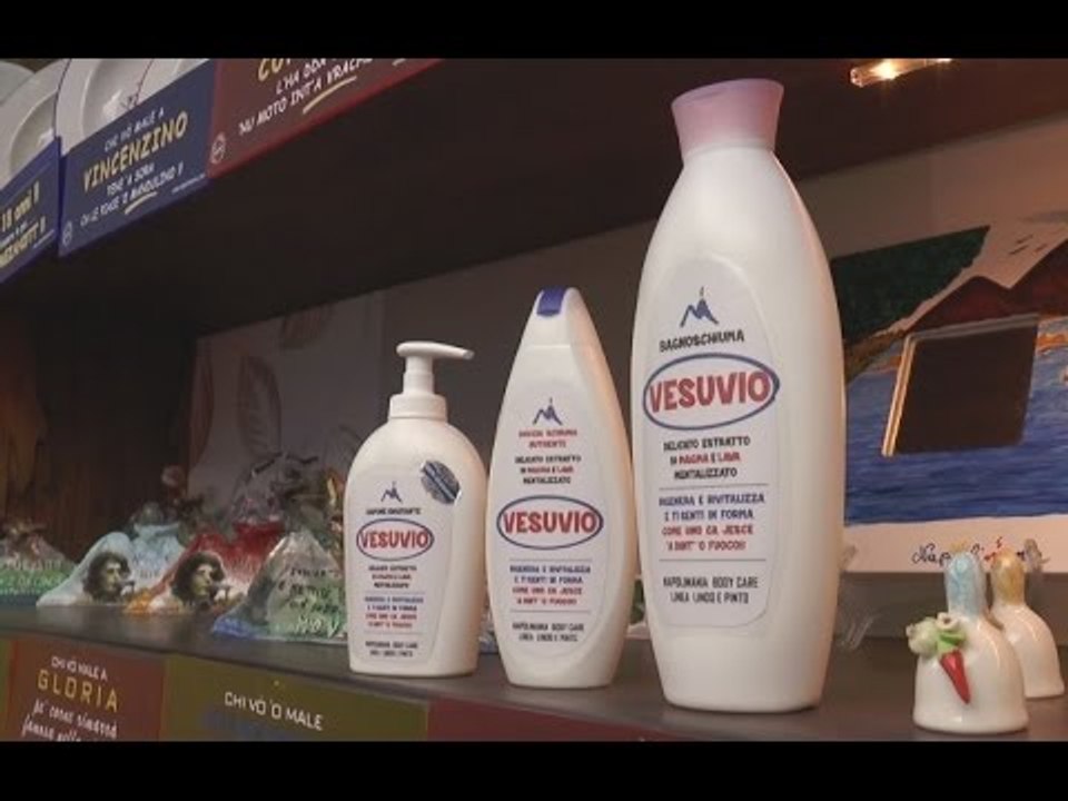 Napoli - Il sapone Vesuvio, la risposta ai cori razzisti (08.04.15)