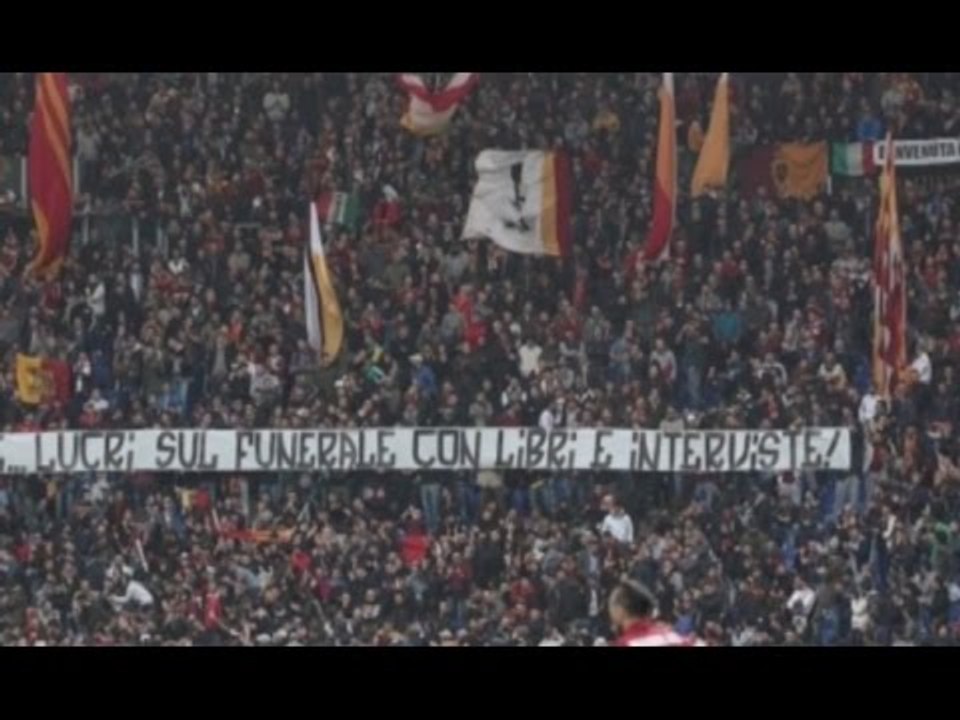 Napoli - "Lucri con libri e interviste", la mamma di Ciro Esposito risponde ai romanisti (07.04.15)