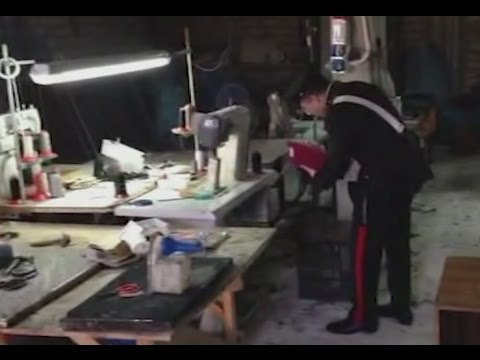 Villa Literno (CE) - Calzaturificio cinese sequestrato dai carabinieri (07.04.15)