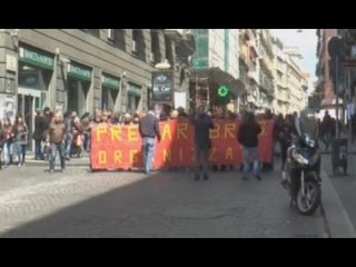 Video herunterladen: Napoli - I precari Bros tornano a protestare (08.04.15)